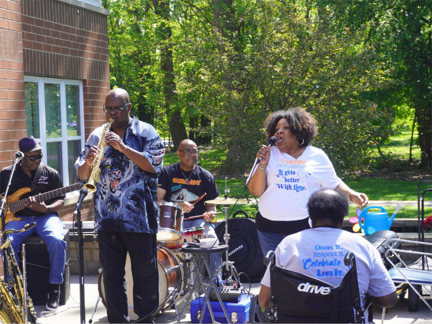 Marketing Director for Silver Birch of Hammond serenading residents with a band