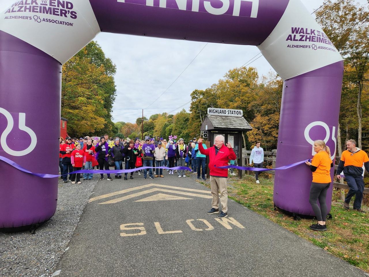 President and CEO Scott LaRue cutting the ribbon at the 2025 Dutchess/Ulster County Walk to End Alzheimer's 