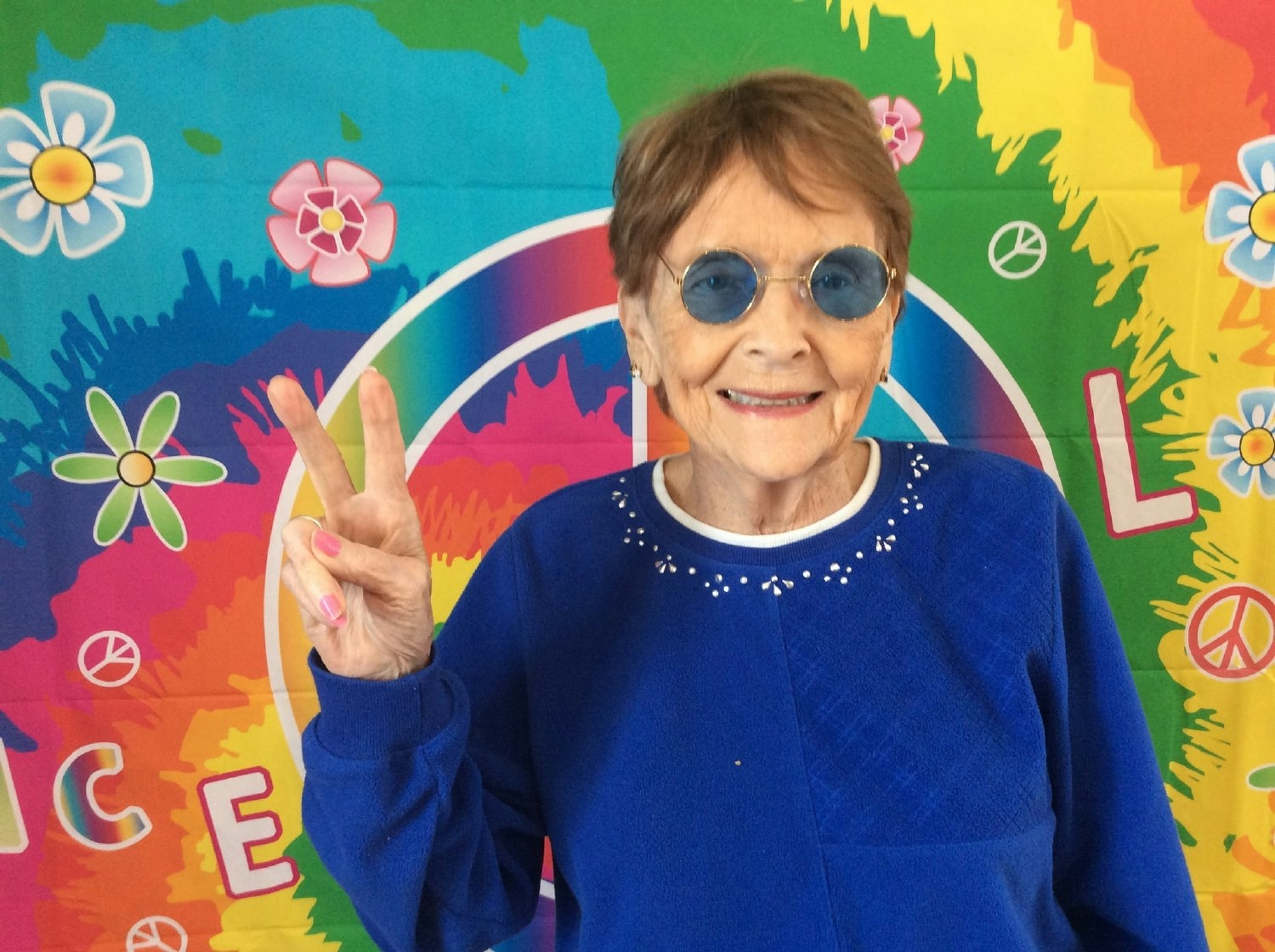 Azura kicked the year w. a Groovy January! Our team & residents enjoyed dance parties, tie-dying, baking, games &more!